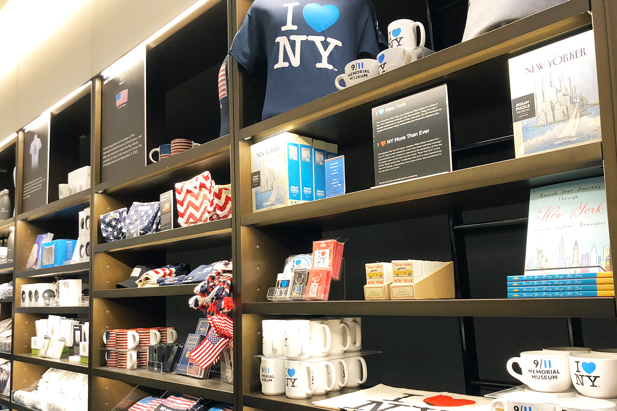 9/11メモリアルミュージアムの公式ギフトショップの店内