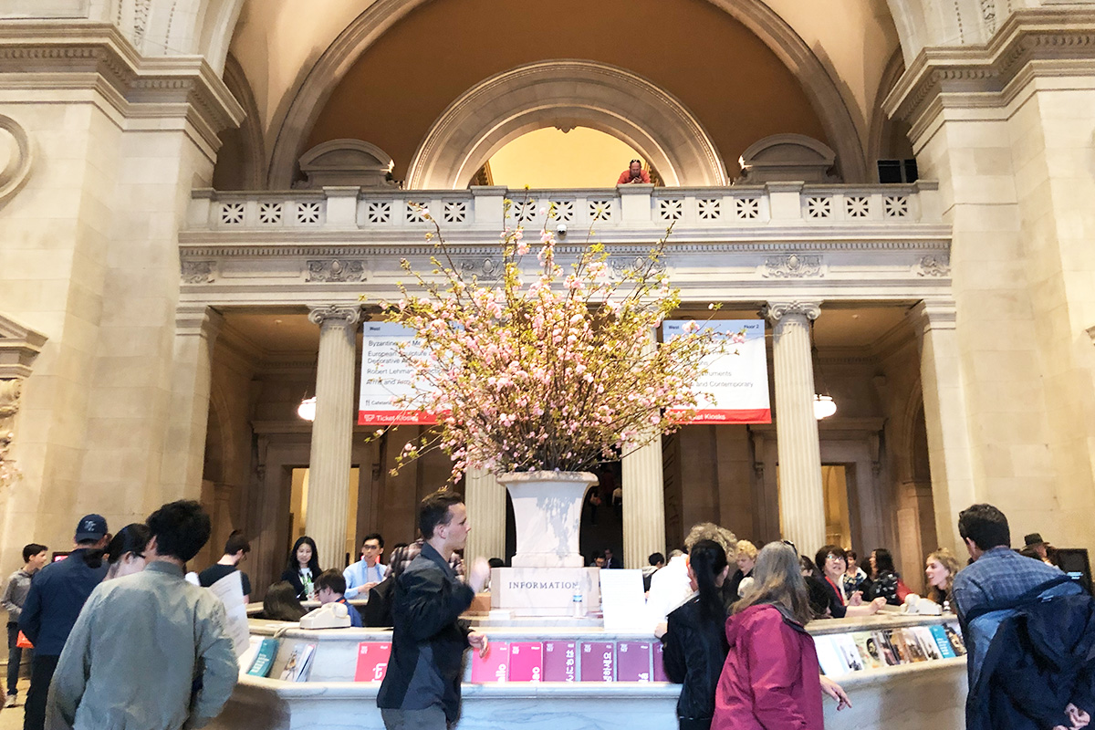 メトロポリタン美術館の入り口カウンター