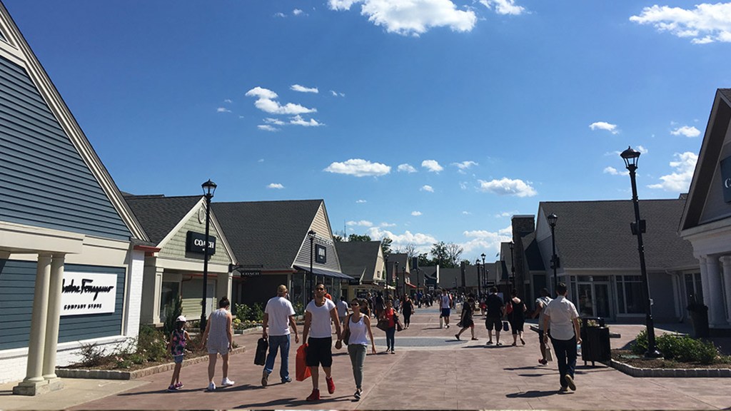 ニューヨーク市マンハッタンからウッドベリーコモンアウトレット行きのバスを利用したアクセス方法とポートオーソリティ・バスターミナルの様子