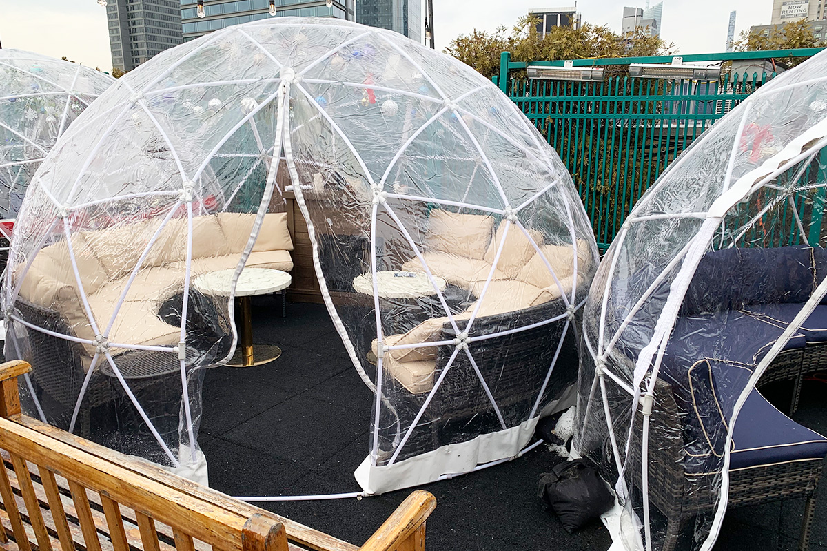 230 Fifth Rooftop Barの冬季限定のイグルードームの写真