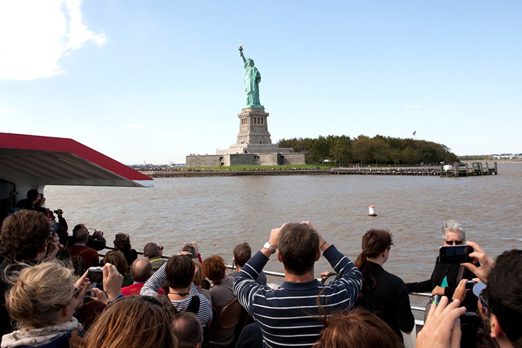 クルーズから見たニューヨークの景色