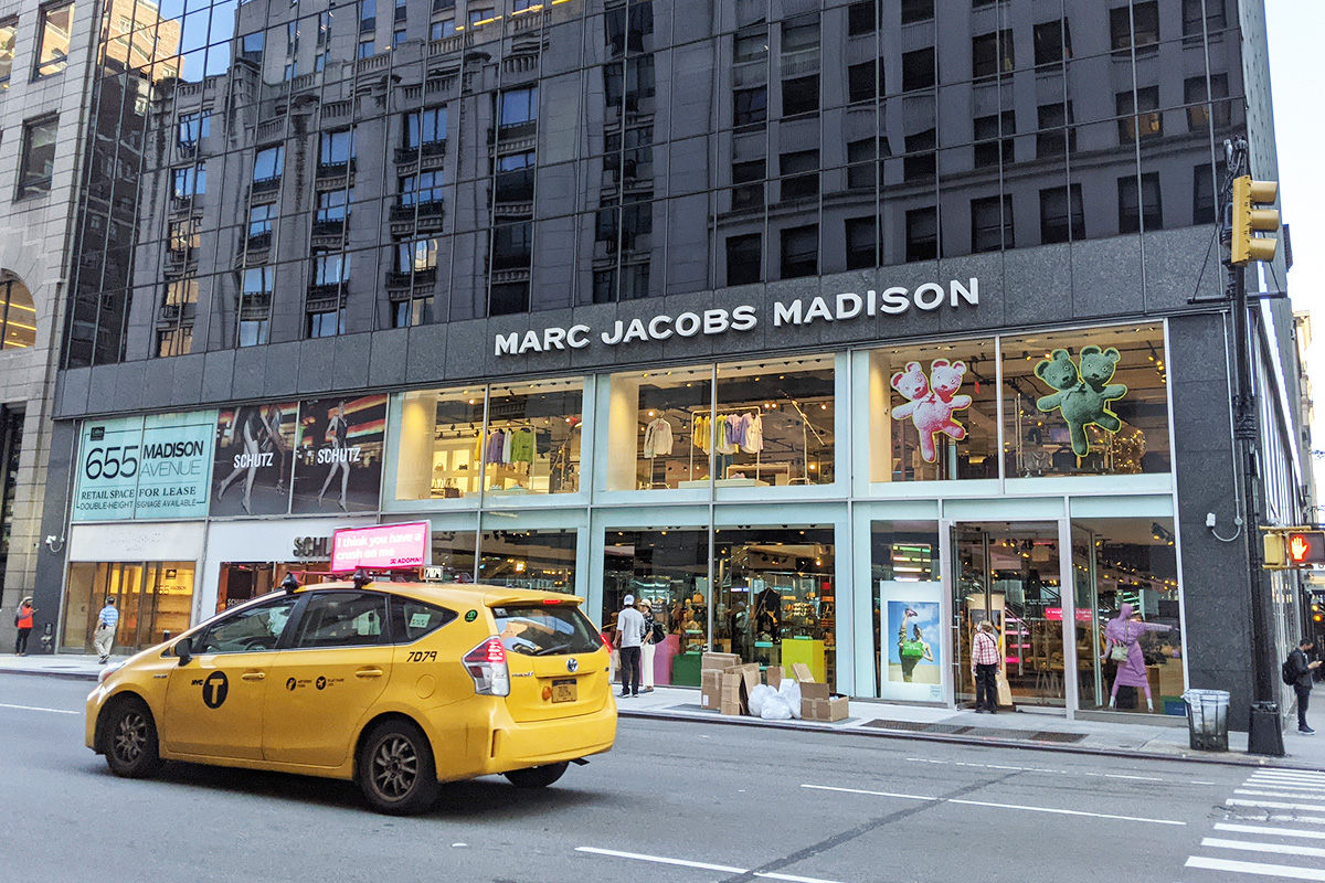 ５番街にあるMARC JACOBSの外観