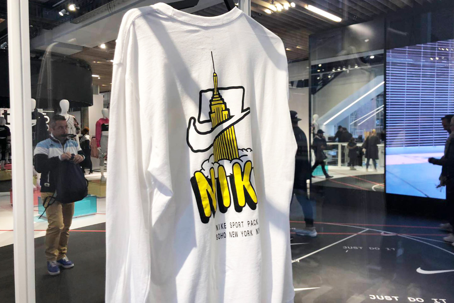 Nike House of Innovation NYCの店内で売られてる限定アイテム